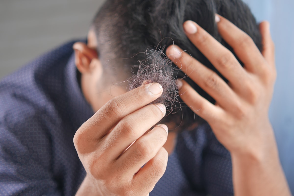 Hombre con cabello saludable